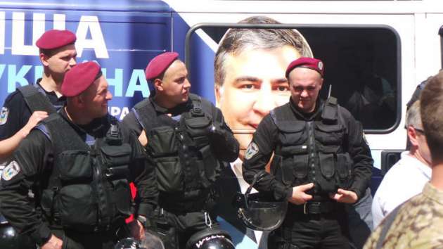 "МишкаМайдан". На границе Саакашвили готовится встретить политический десант