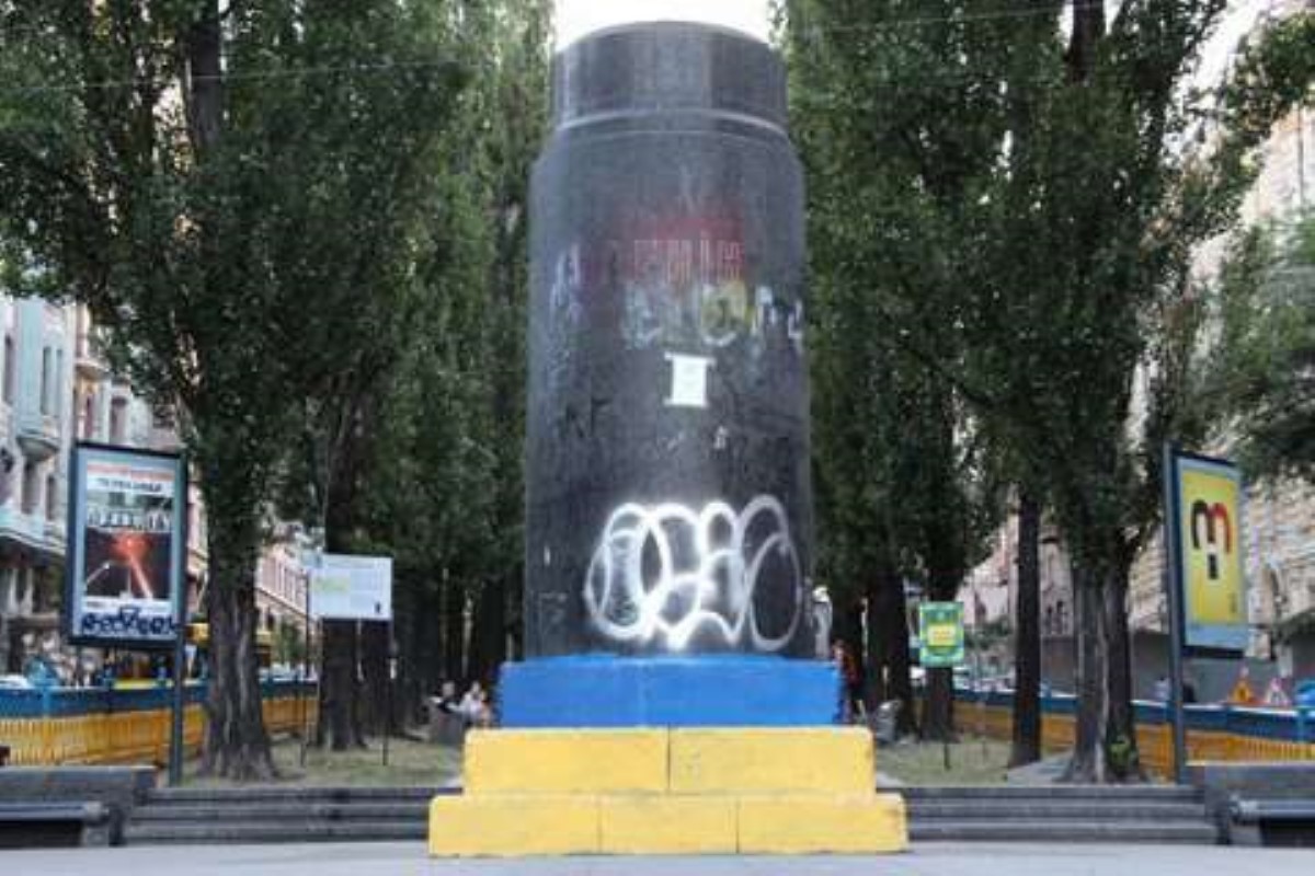 В Киеве придумали замену снесенному памятнику Ленину