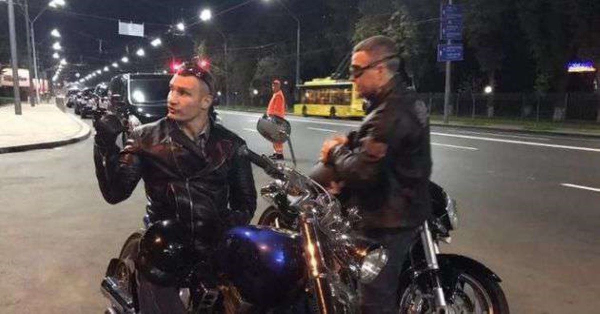 Кличко на мотоцикле проверил дороги в Киеве