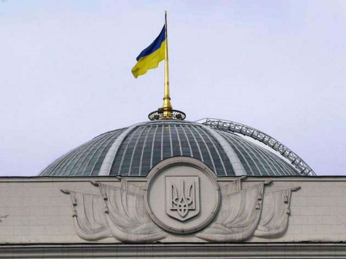 Под ноги нардепов кинули 200 тыс. гривен