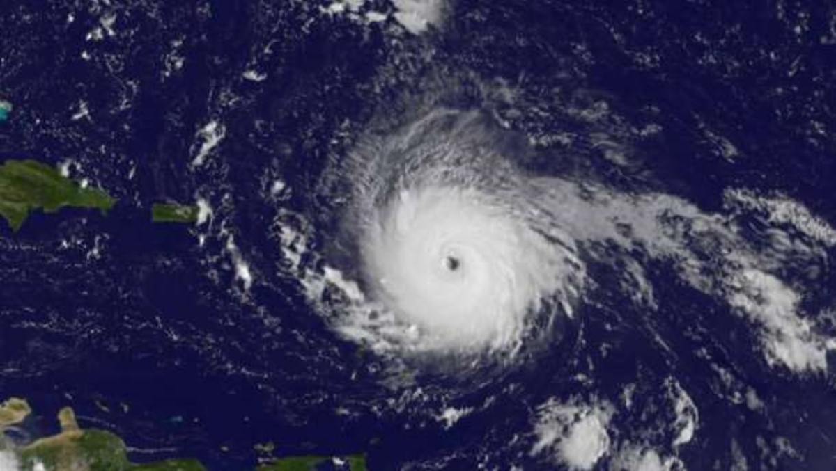Мощнейший ураган "Ирма" движется в направлении США