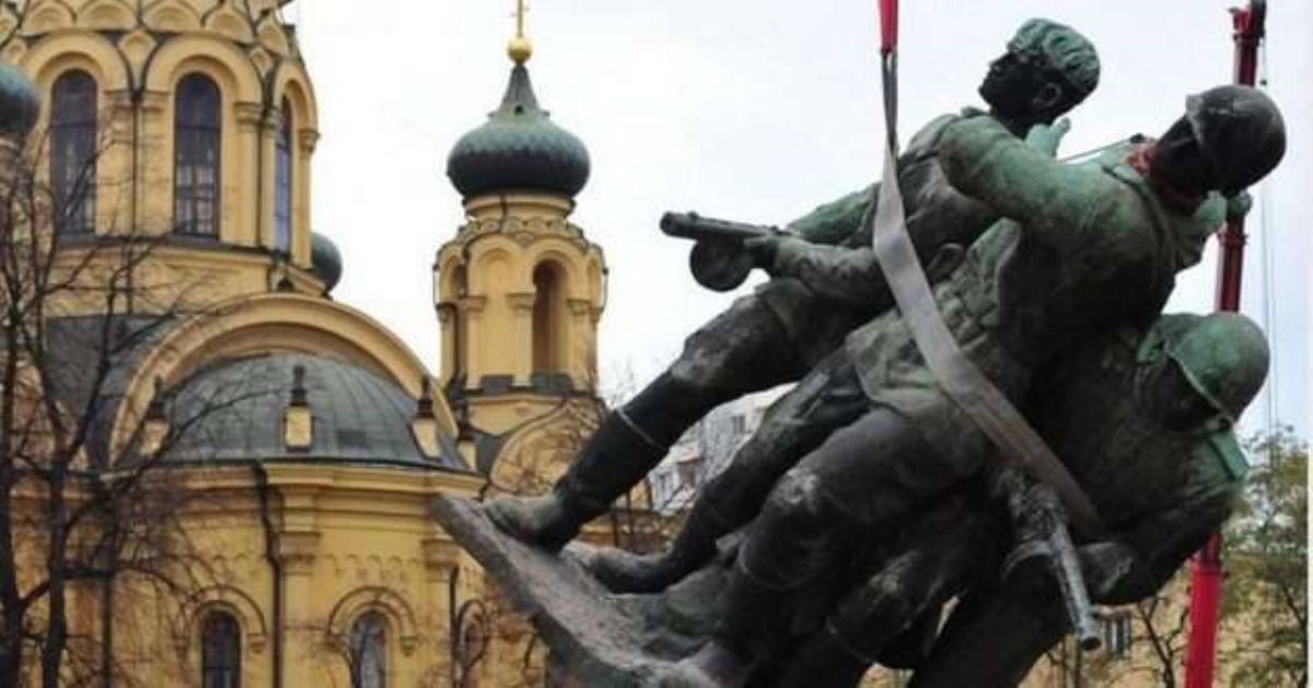 Снос коммунистических памятников в Польше «взбесил» российский МИД