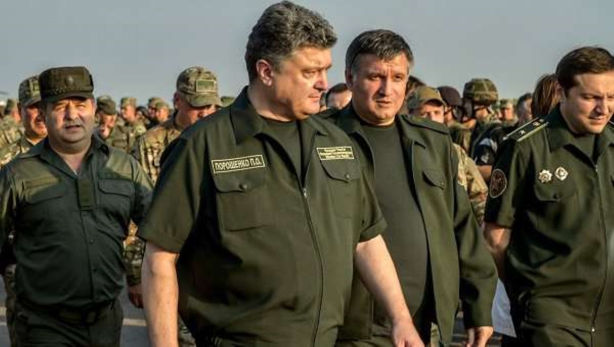 "Порошенко подставили": назван инициатор лишения Саакашвили гражданства Украины