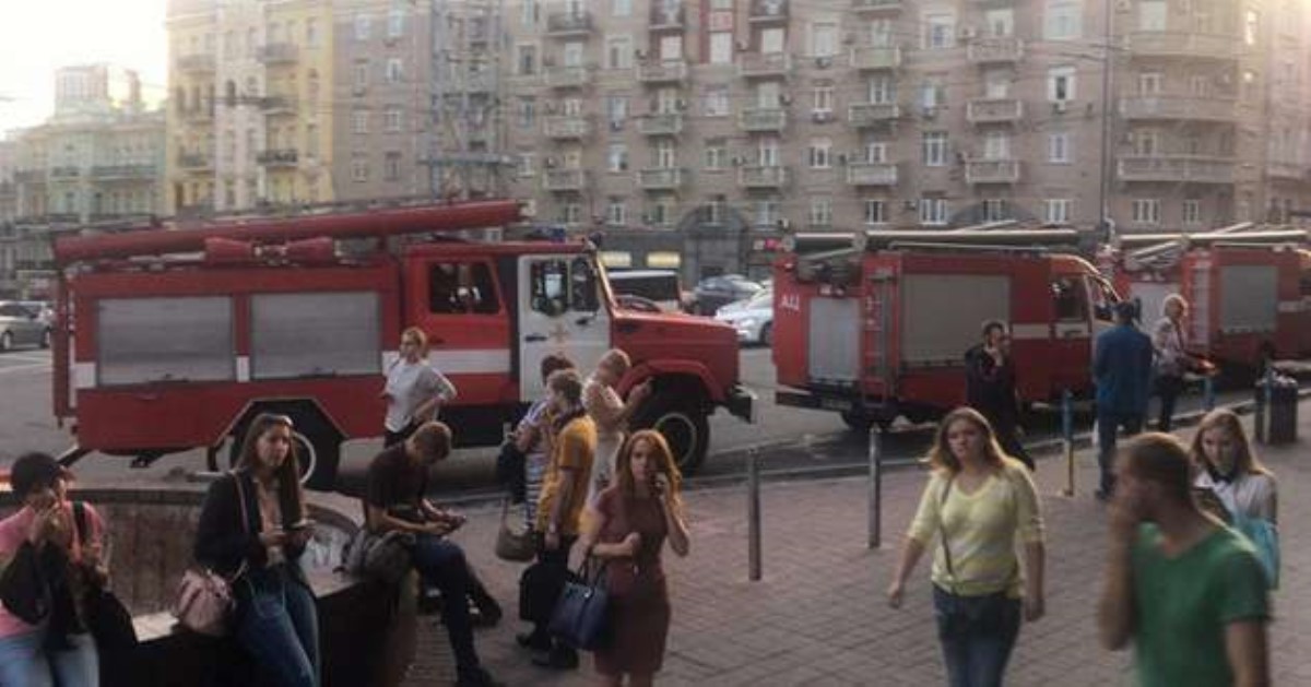 В Киеве пожар в метро, идет эвакуация