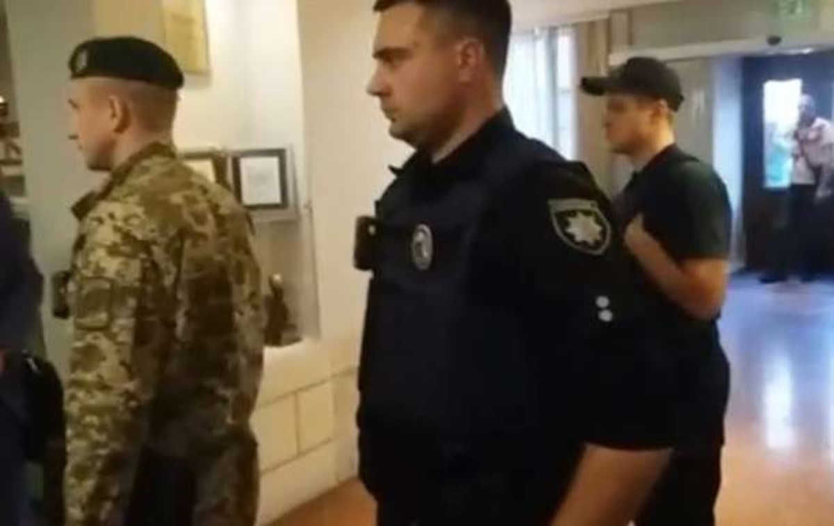 Визит правоохранителей в отель к Саакашвили: адвокат рассказал подробности