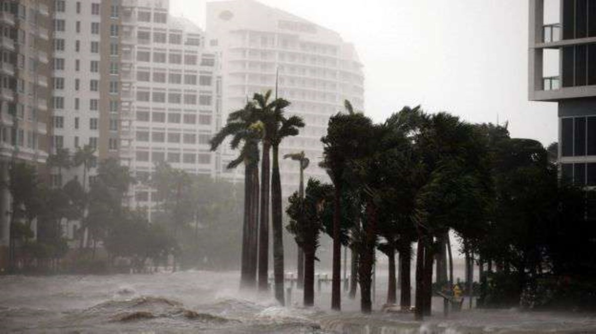 Ураган "Ирма" бьет все возможные рекорды