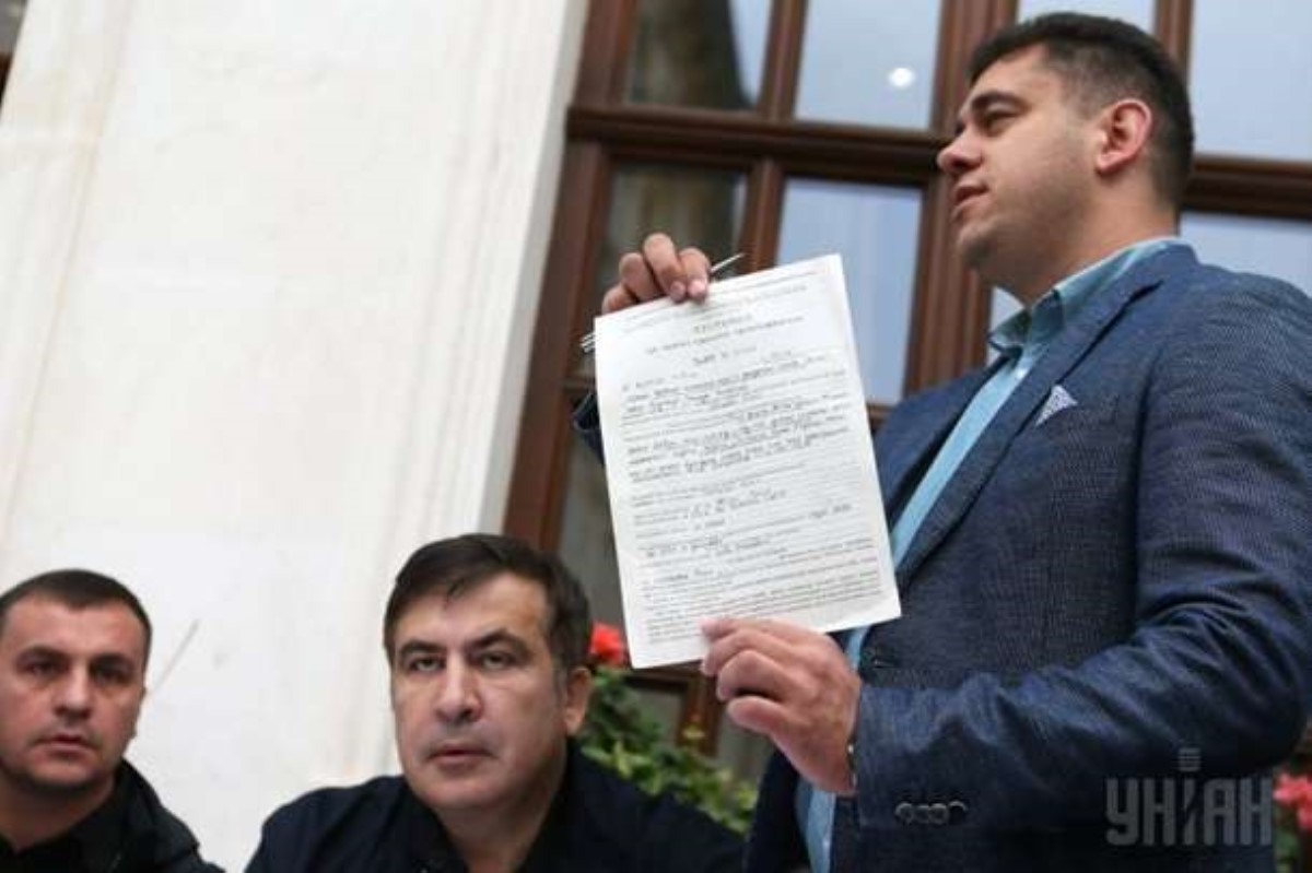 В сети появилось видео подписания "пограничного" админпротокола Саакашвили