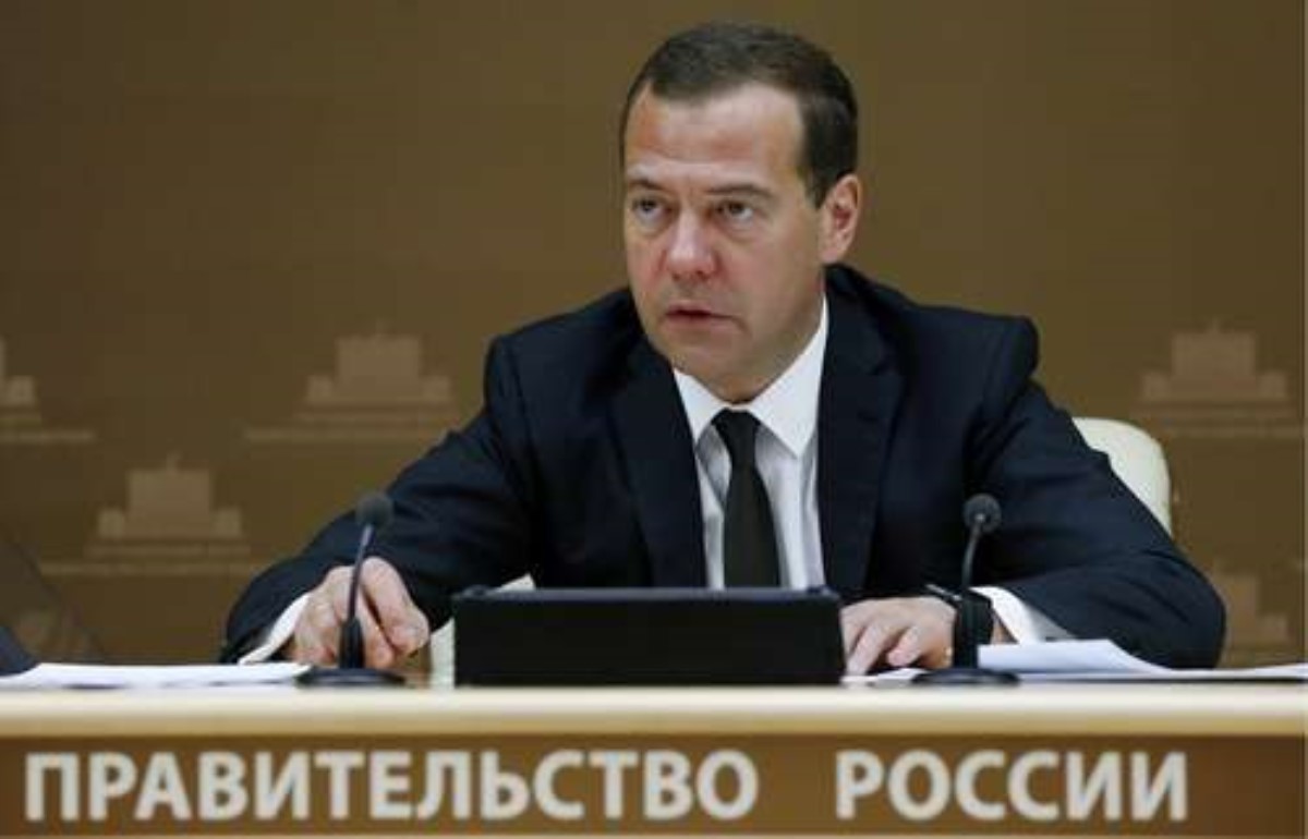 Лучше бы не родился: как россияне поздравили Медведева с днем рождения