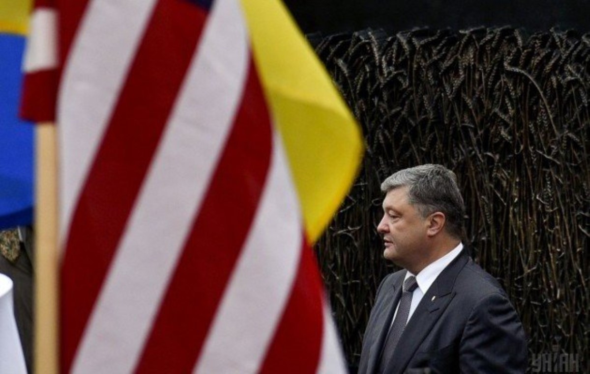 Порошенко: американское оружие поможет освободить Донбасс