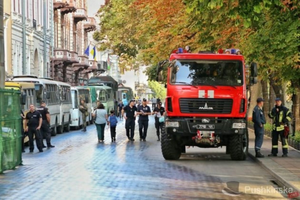 В Одессе полиция и Нацгвардия оцепили горсовет