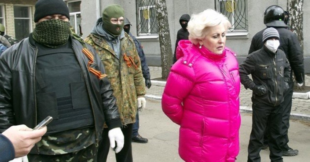 «Главную» сепаратистку Донбасса выпустили из СИЗО под крики "Слава Украине!"