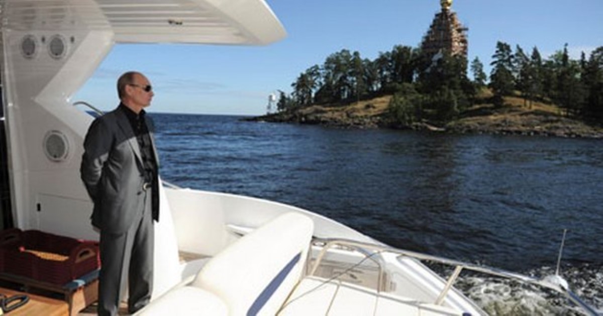 Яхта Путина называется «Шелест». Что в ней особенного