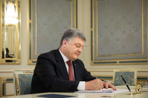 Порошенко подписал Закон об амнистии бойцов АТО: стало известно, кто выйдет на свободу