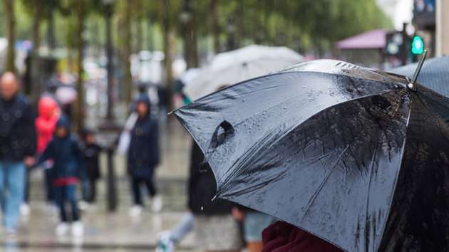 С дождями и низкой температурой: в Украину пришло похолодание