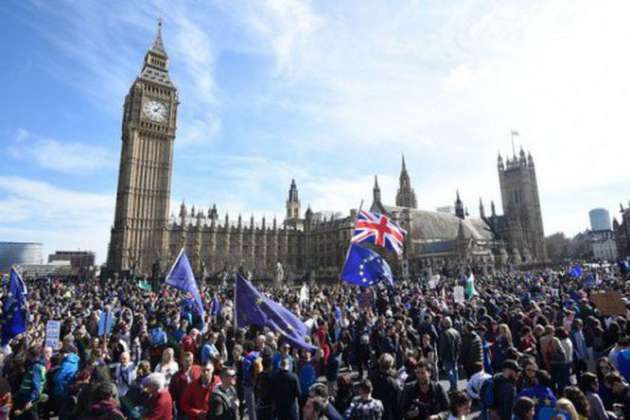 В Лондоне проходит многотысячный марш против Brexit