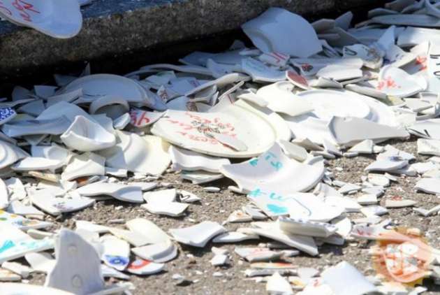 В Днепре на День Города разбили три тысячи тарелок