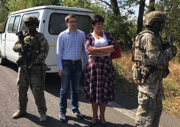 "После длительного перерыва": "ДНР" передала Киеву заключенных