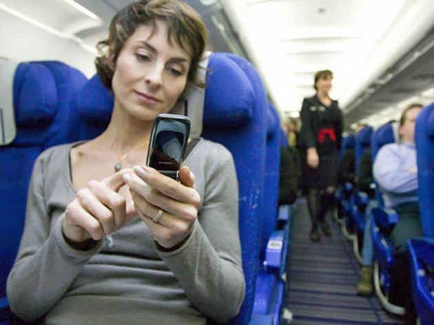 Не спите на борту самолета: врачи предупредили об опасности для здоровья