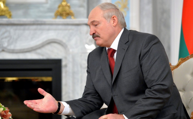 Лукашенко отшутился по поводу отсутствия на учениях рядом с Путиным