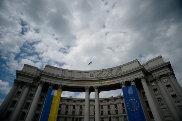 Украина разочарована решением президента Румынии отменить визит - МИД
