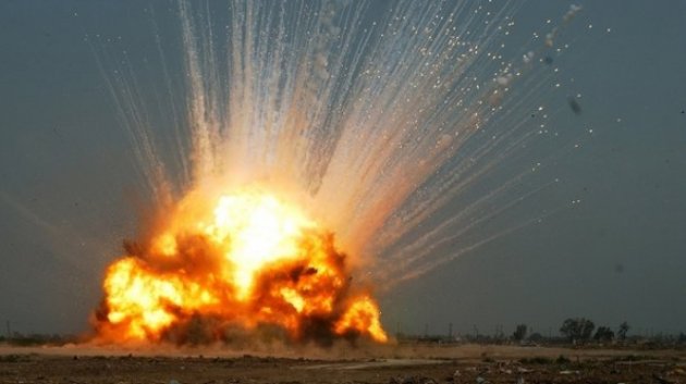 Взрывы на военных складах под Мариуполем: названа причина