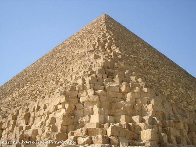 Ученые узнали, как древние египтяне перевозили каменные блоки для пирамид