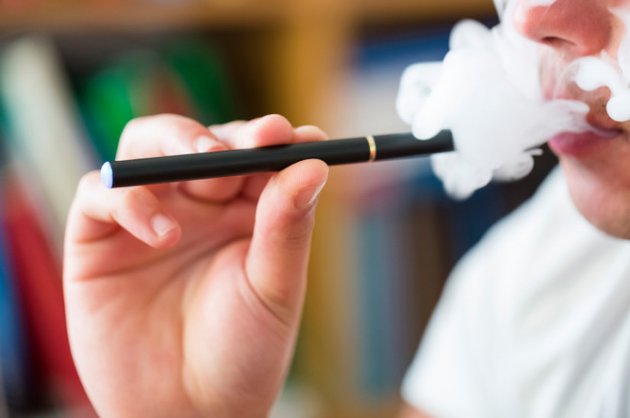 "Безопасная" электронная сигарета: как грозит здоровью курение
