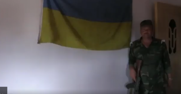 А где визитка Яроша? В убежище террористов ИГИЛ нашли флаг Украины