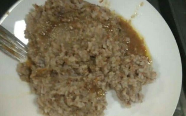 "Плесень не уехала": курсант ВМС показал ужасающие фото обеда в институте