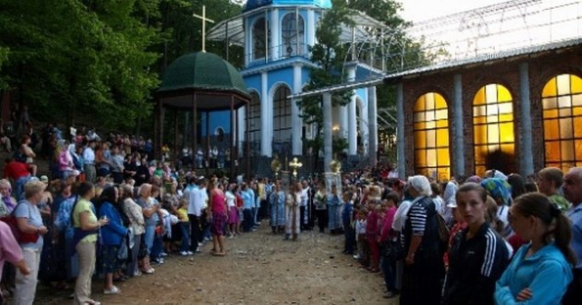 Паломники з усієї України їдуть на Закарпаття, щоб побачити диво