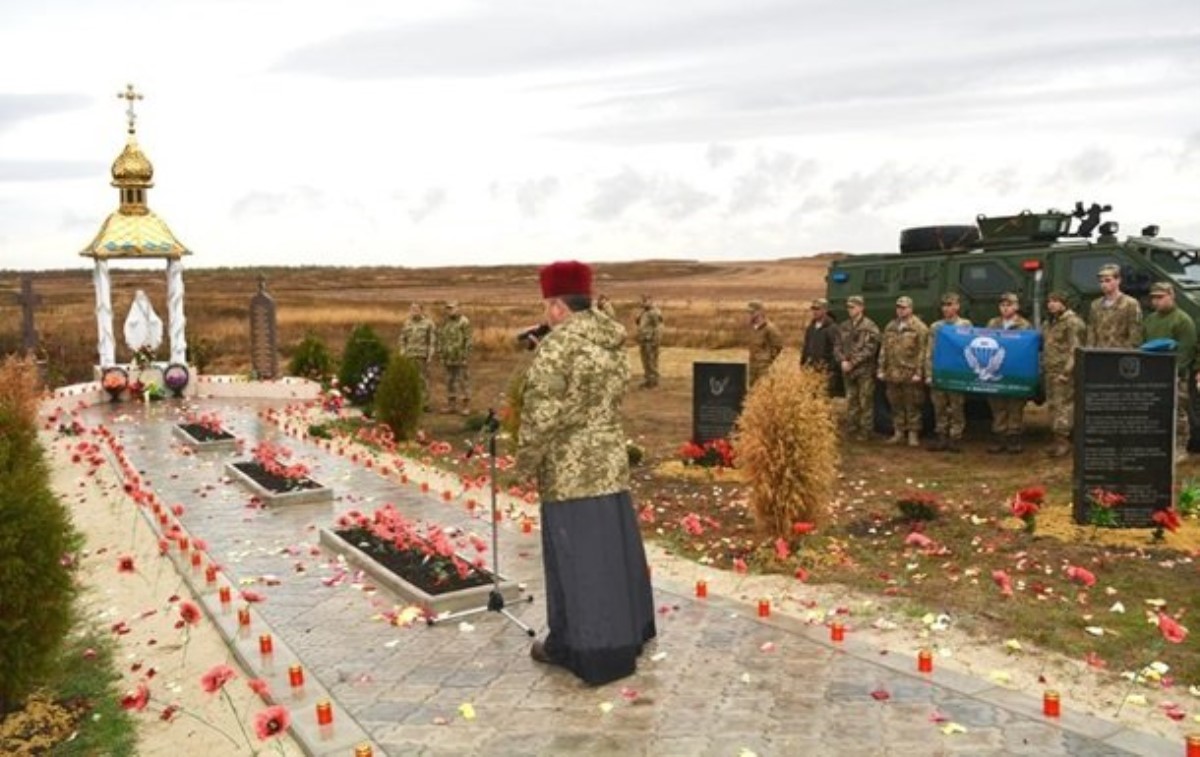 В Донецкой области открыли памятник Героям Небесной сотни