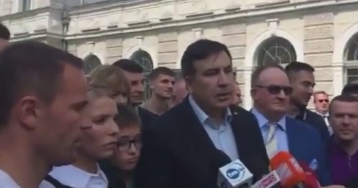 Эксперт рассказал, как Саакашвили помогает Банковой "валить" Тимошенко