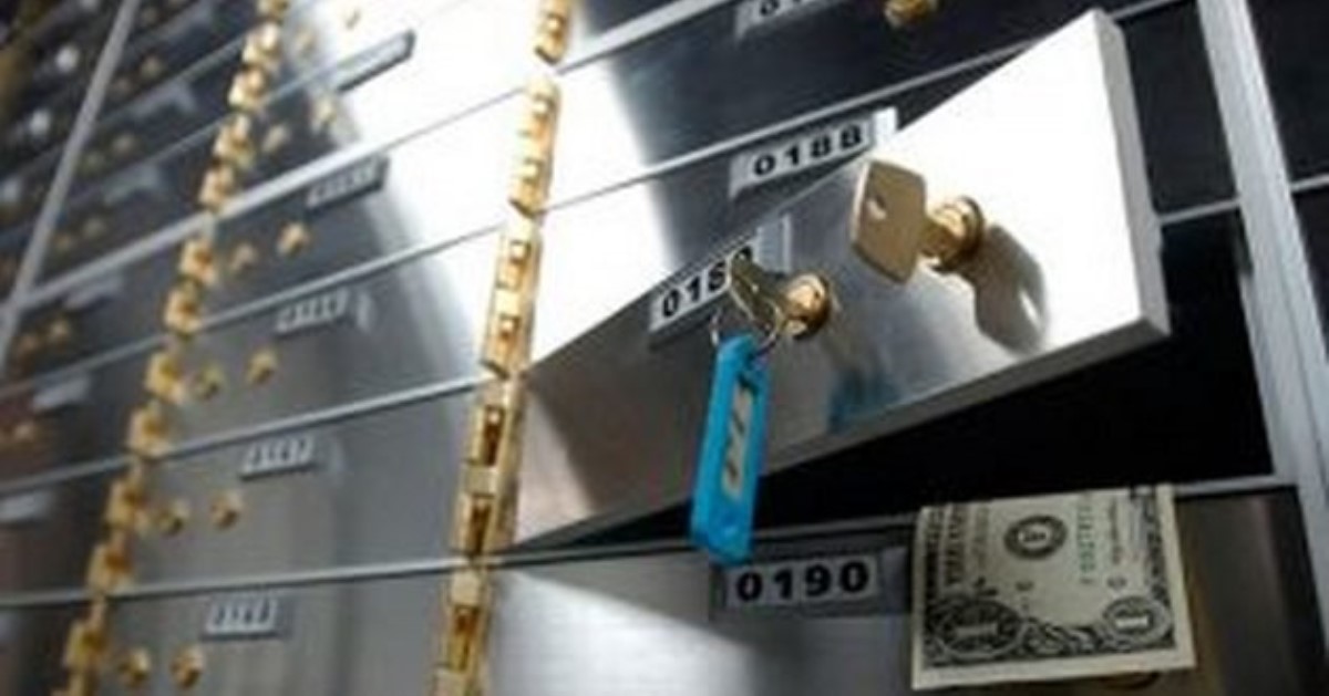 В Киеве из банковских ячеек украли 350 тысяч долларов и килограмм золота
