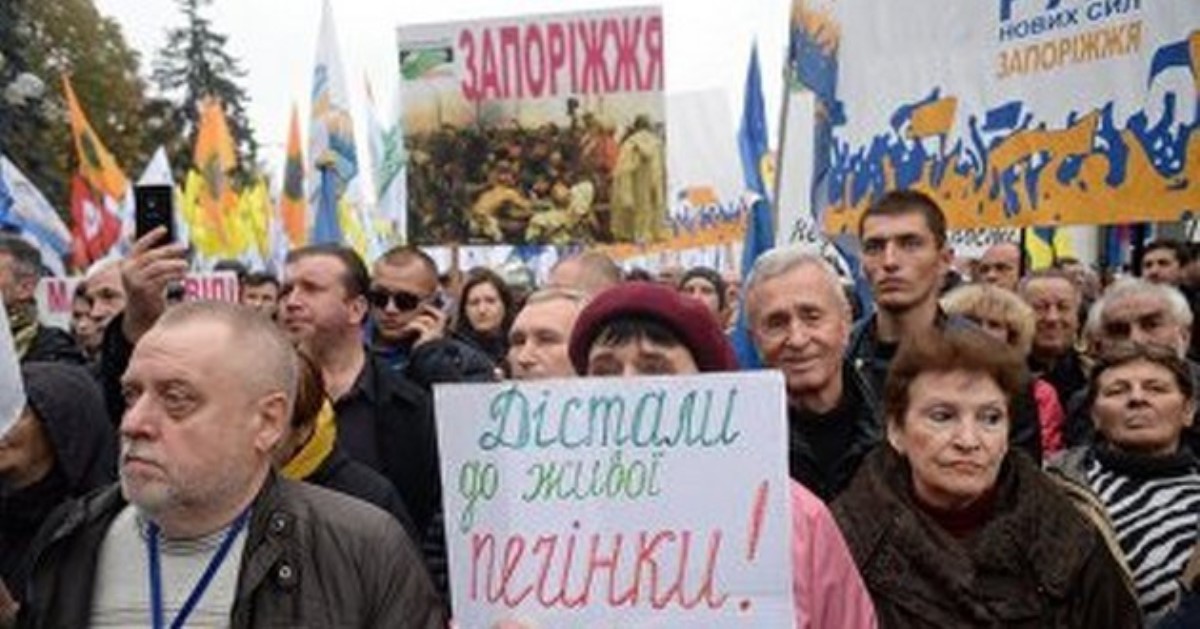 Порошенко подослал бабушек: стало известно об интересном моменте во время протестов в Киеве