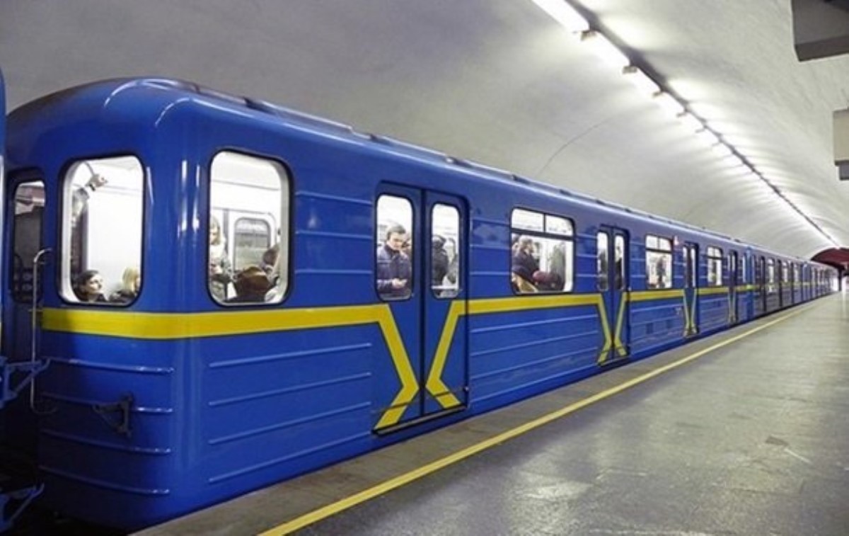 В киевском метро 33-летний мужчина попал под поезд