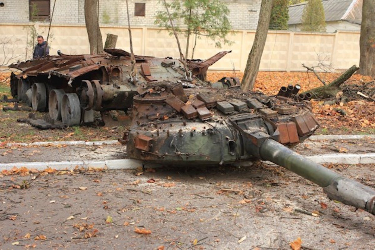 "Свидетельство мужества": Минобороны показало подбитый танк террористов