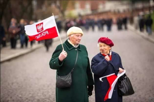 Сразу на 7 лет: в Польше снизили пенсионный возраст