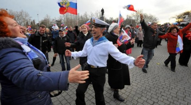 "Будут зубами держаться": историк рассказал об опасности переселения россиян в Крым