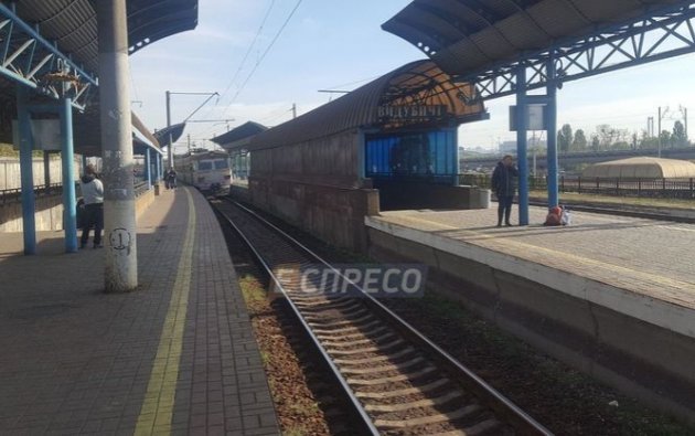 В Киеве женщина попала под поезд