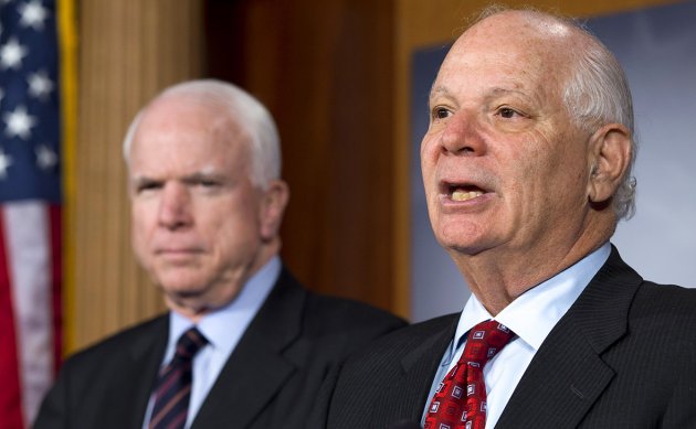 Сенаторы Маккейн и Кардин возмущены действиями Трампа против РФ