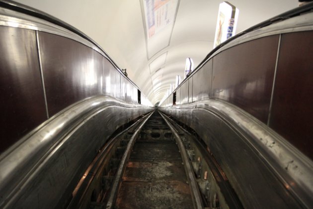 В метро Киева женщина парализовала работу эскалатора