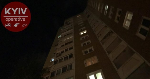 В Киеве мужчина выпал из окна высотки