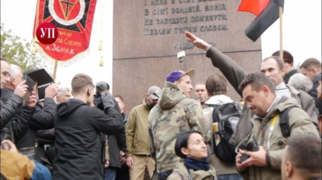 В Киеве задержали мужчину за нацистское приветствие