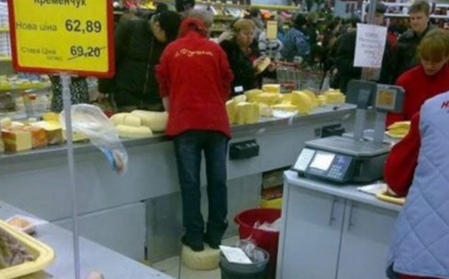 "Мало кота в гречке": сеть возмутил инцидент в известном супермаркете