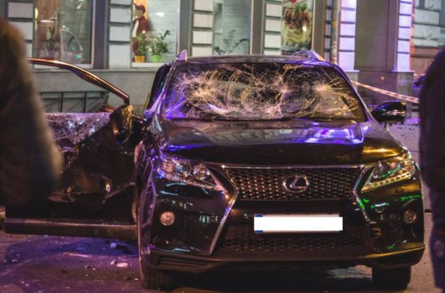 СМИ узнали, чья дочь была за рулем Lexus, который влетел в толпу в Харькове