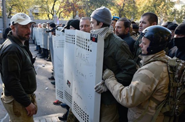СМИ: Бойцы «Правого сектора» готовы штурмовать здание Рады