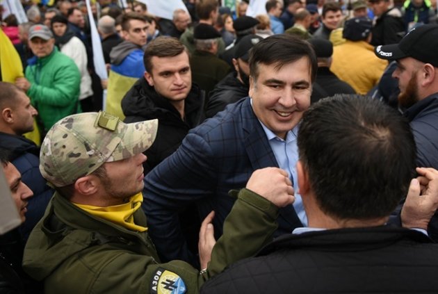 Протесты в Киеве: Саакашвили переехал жить в палатку
