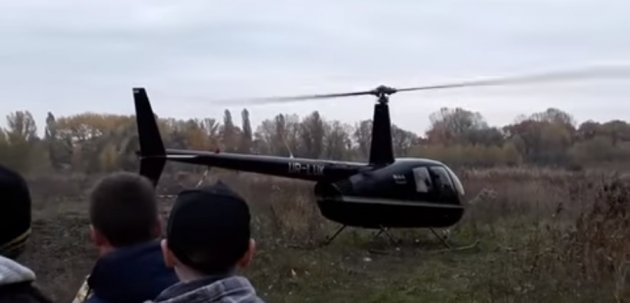 В Чернигове пилот вертолета удивил прохожих странной выходкой: за дело взялась прокуратура