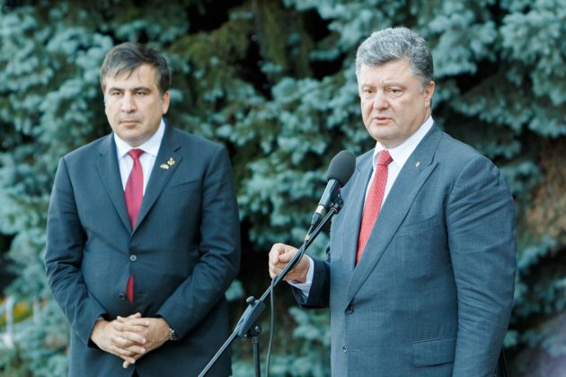 Администрация президента выдала Саакашвили важные документы