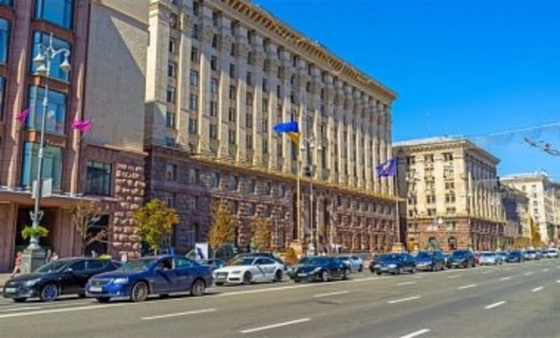 В Киеве запретят парковку на 61 участке улиц: опубликован полный список